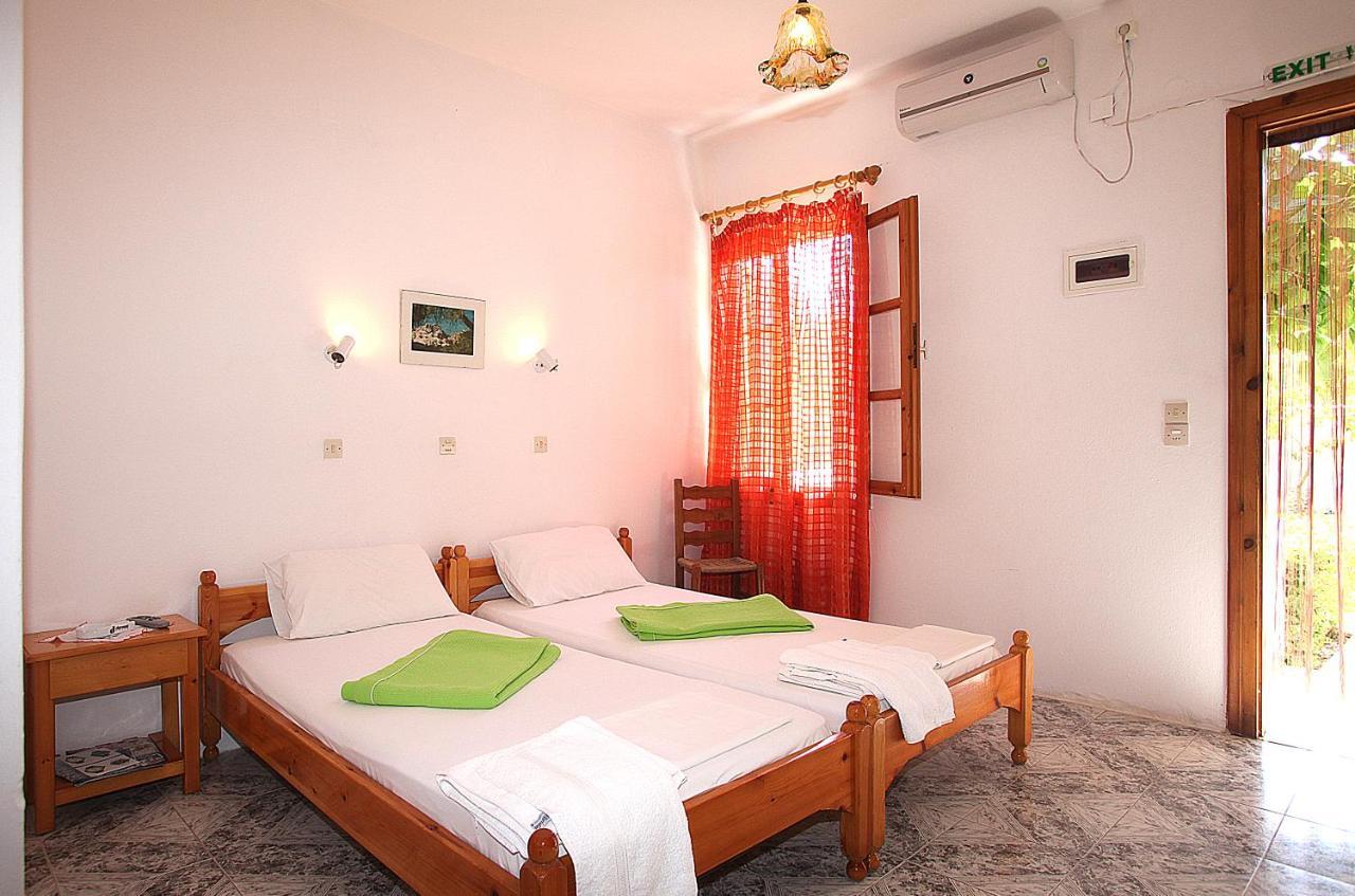 Karidies Appartement Skopelos Buitenkant foto