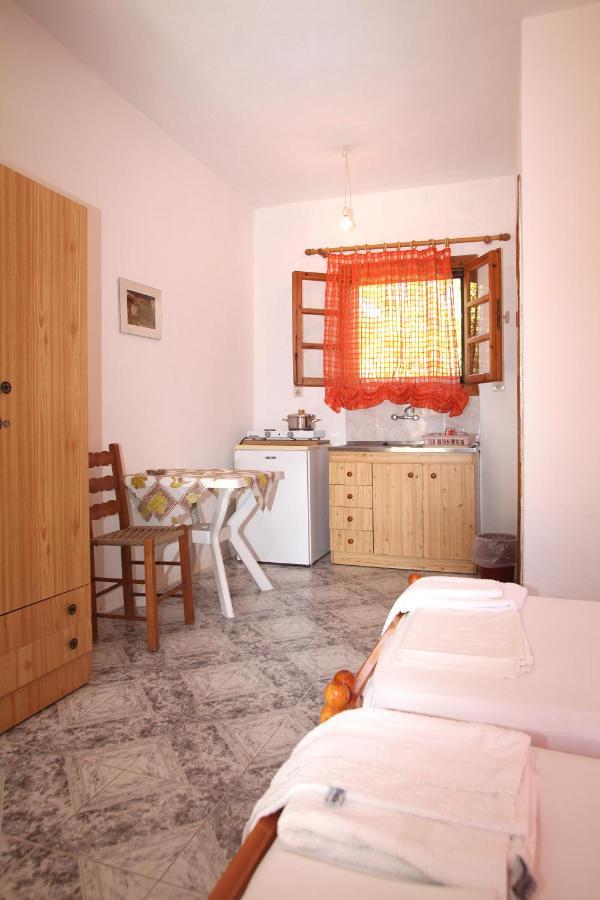 Karidies Appartement Skopelos Buitenkant foto