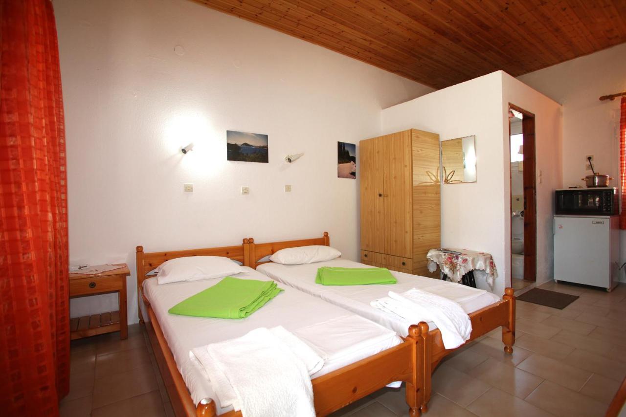 Karidies Appartement Skopelos Buitenkant foto
