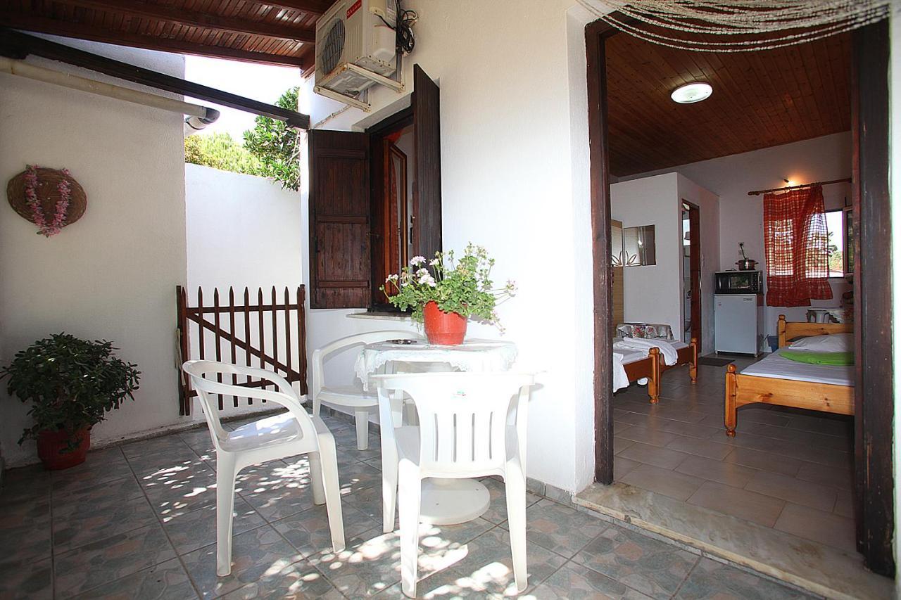Karidies Appartement Skopelos Buitenkant foto