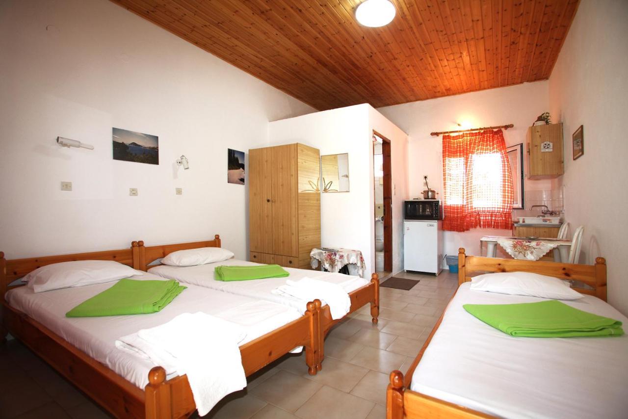 Karidies Appartement Skopelos Buitenkant foto