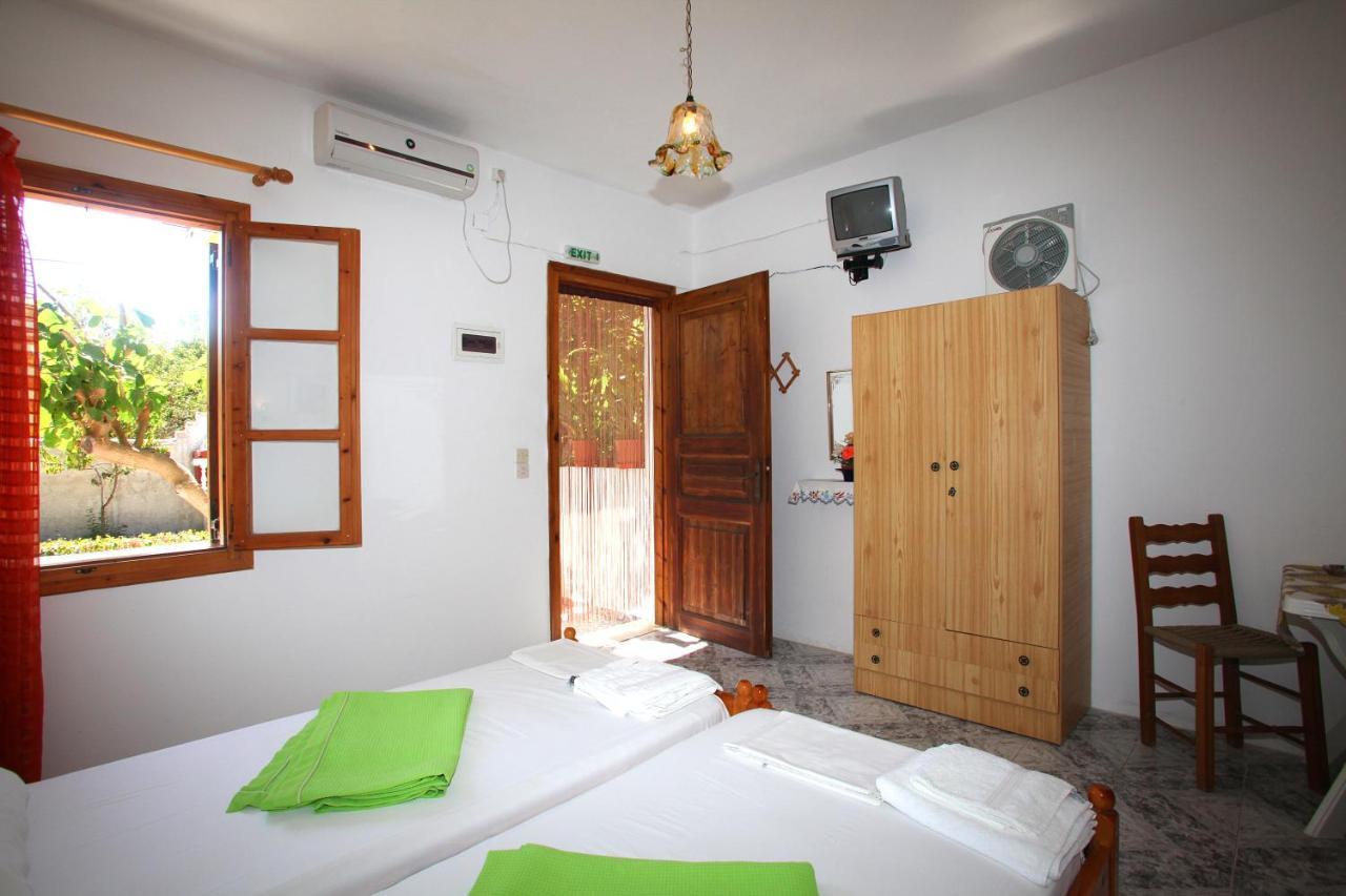 Karidies Appartement Skopelos Buitenkant foto