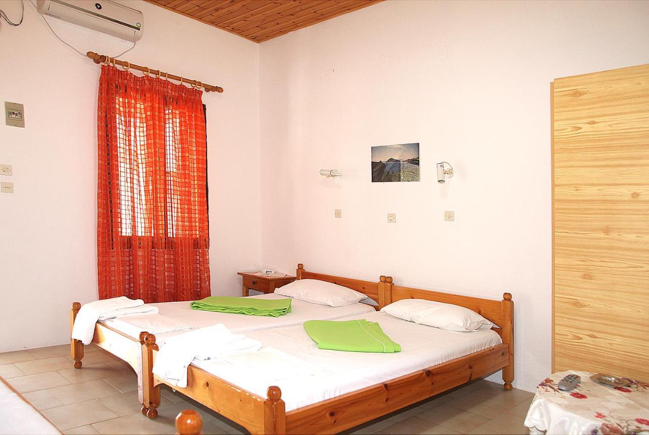 Karidies Appartement Skopelos Buitenkant foto
