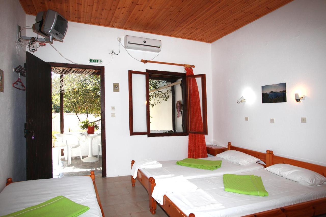 Karidies Appartement Skopelos Buitenkant foto
